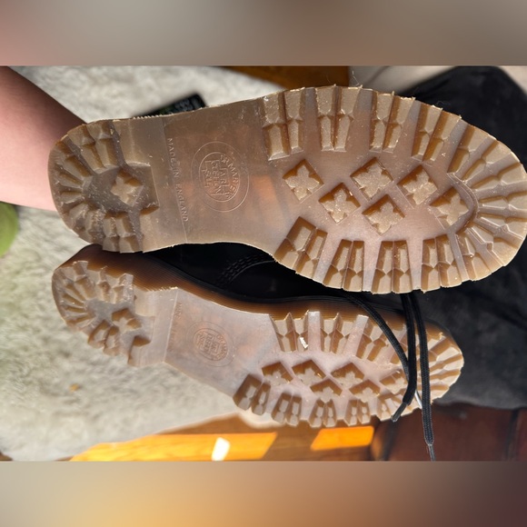 Air wair boots. - Picture 5 of 5